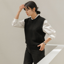 Load image into Gallery viewer, Knit Vest - Roundneck
