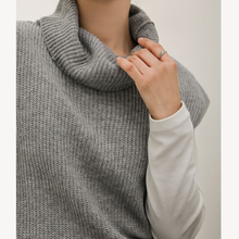 Load image into Gallery viewer, Knit Turtleneck Vest

