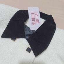 Load and play video in Gallery viewer, Velvet Collar Blazer
